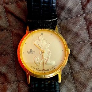 1980’s Vintage Disney Lorus Mickey Mouse watch with Speidel band